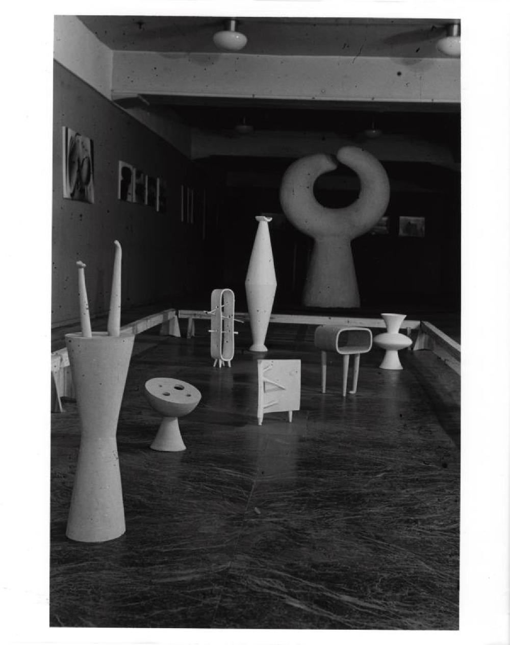 Exhibition photograph: Isamu Noguchi, Mitsukoshi Department Store (August 18 - 27, 1950) - Photograph: Isamu Noguchi, image 2