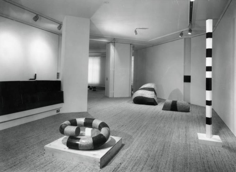 Exhibition photograph: "Isamu Noguchi," Gimpel Fils, London (September 14 - October 7, 1972) - Photograph: Deste Photography