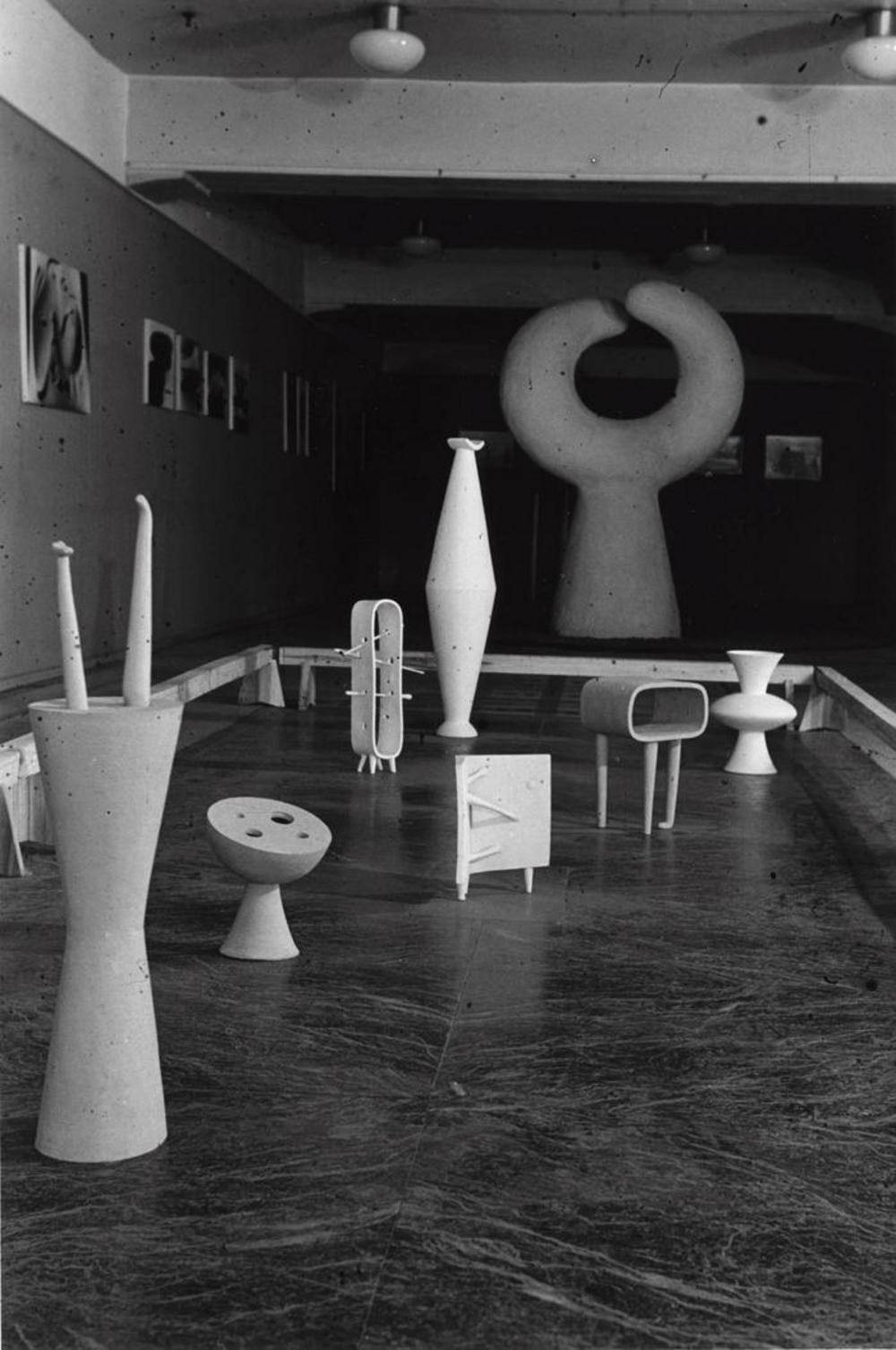 Exhibition photograph: Isamu Noguchi, Mitsukoshi Department Store (August 18 - 27, 1950) - Photograph: Isamu Noguchi, image 1