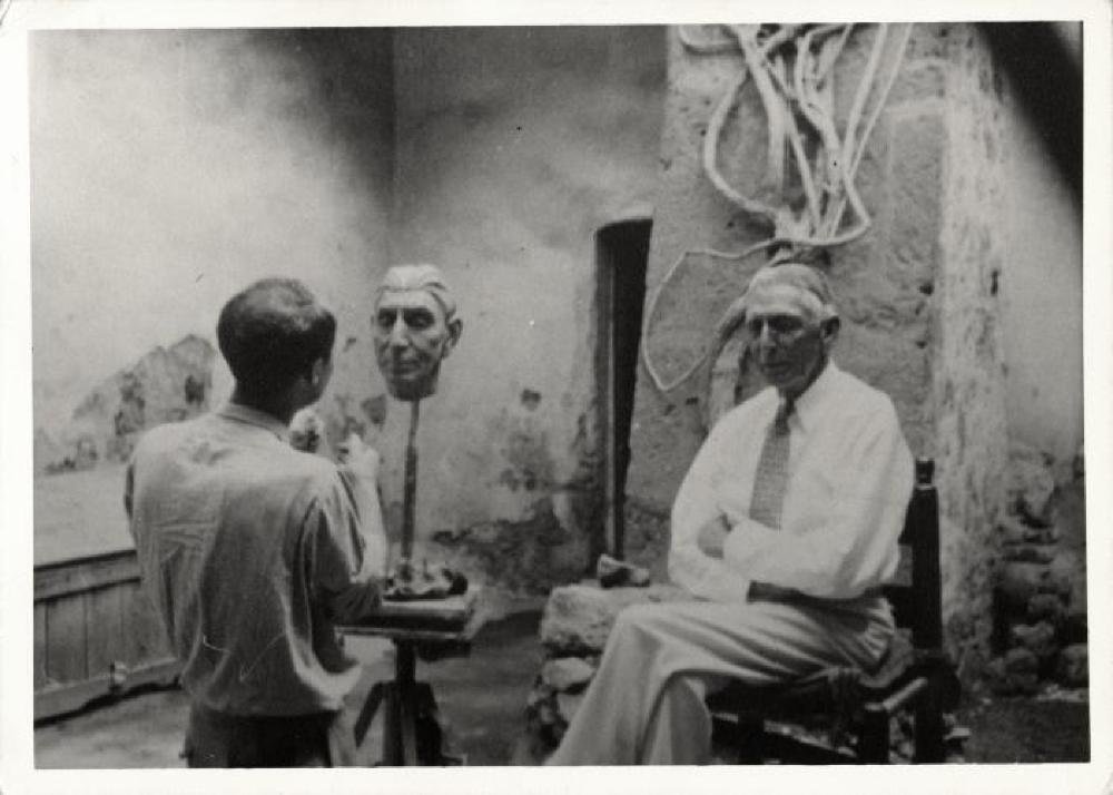 Isamu Noguchi working on a portrait of Walter P. Douglas (CR #146.03A)