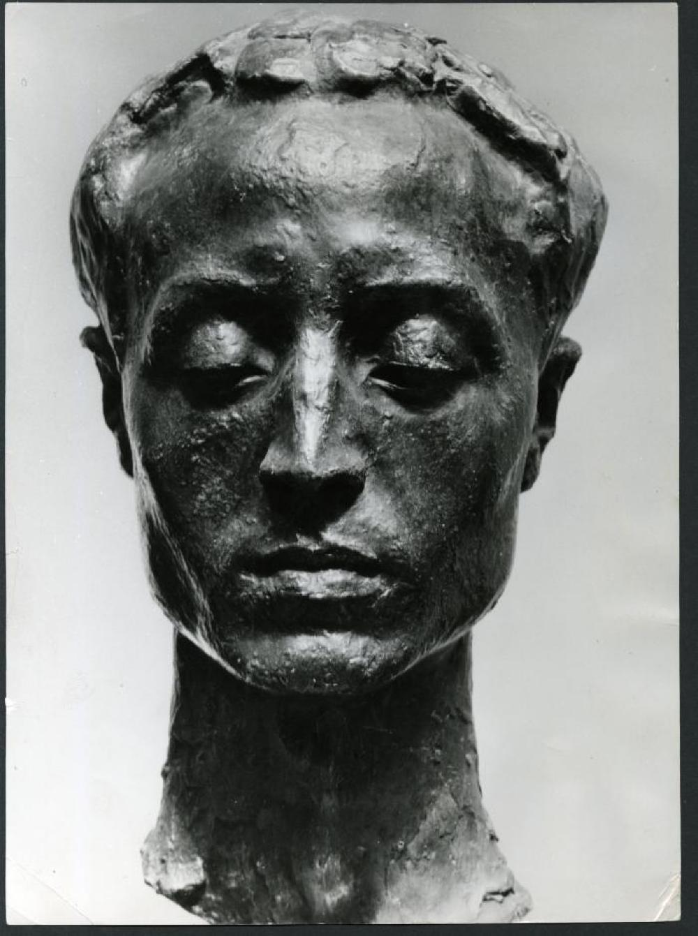 Photo of Arno Breker portrait bust of Isamu Noguchi