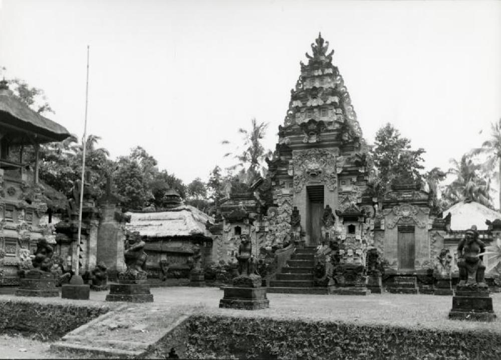 Bollingen travels: Pura Puseh, Batuan temple, Bali, Indonesia
