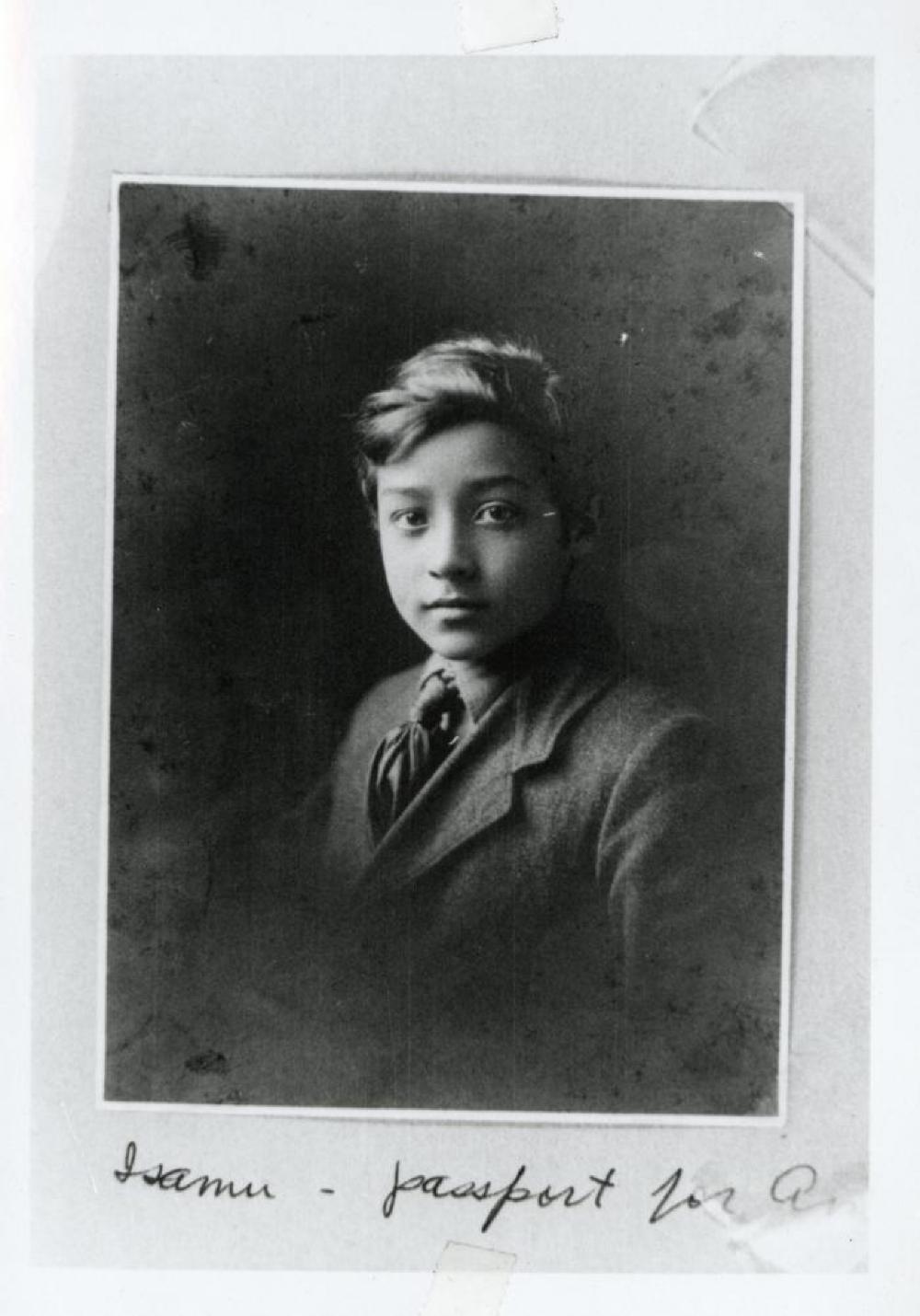 Passport photo of Isamu Noguchi