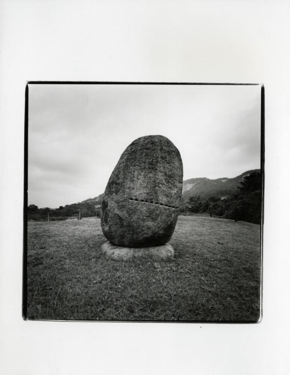 Isamu Noguchi's grave in Mure