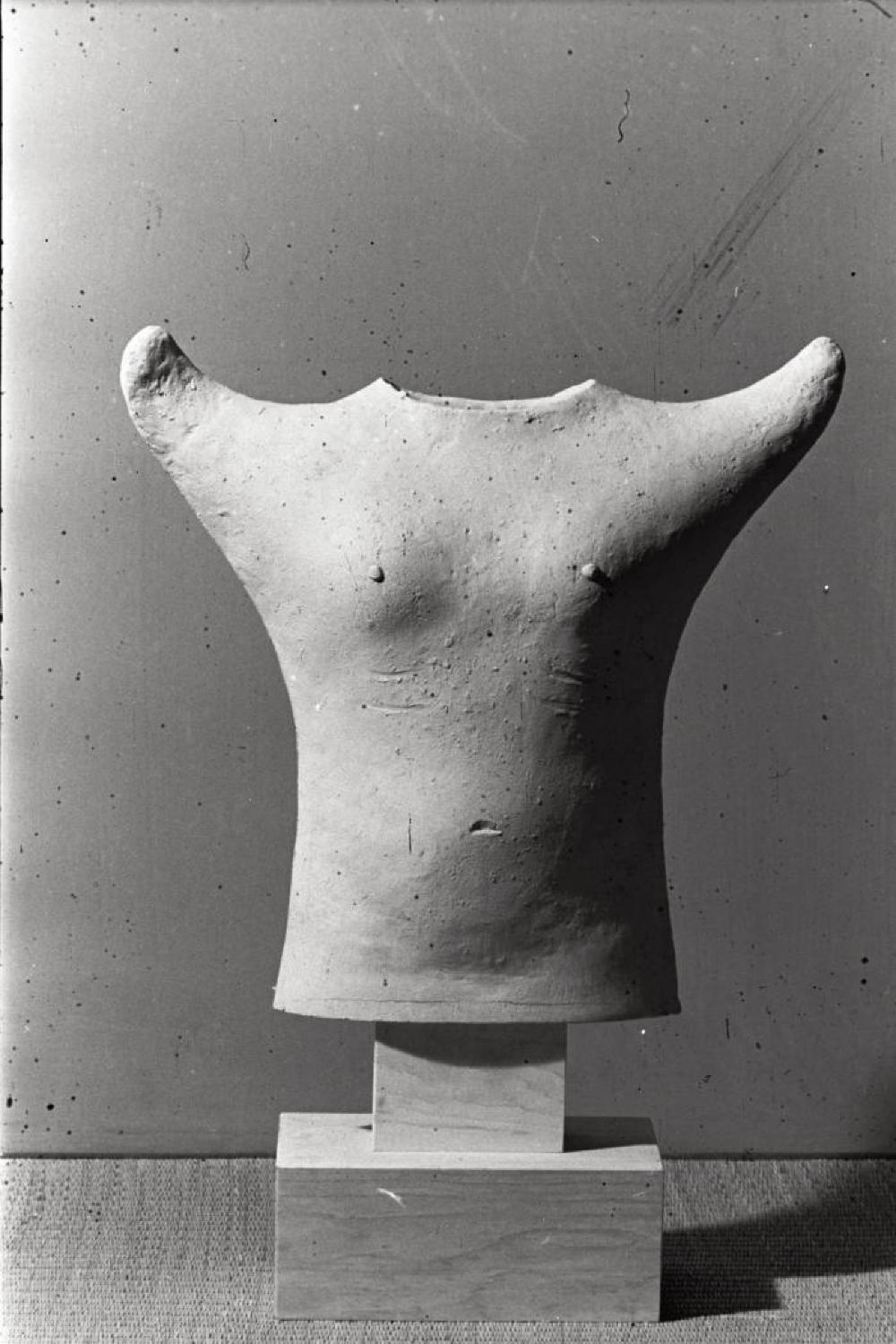 Installation view of "Isamu Noguchi," Mitsukoshi Department Store exhibition (Nihombashi Head Store); Torso