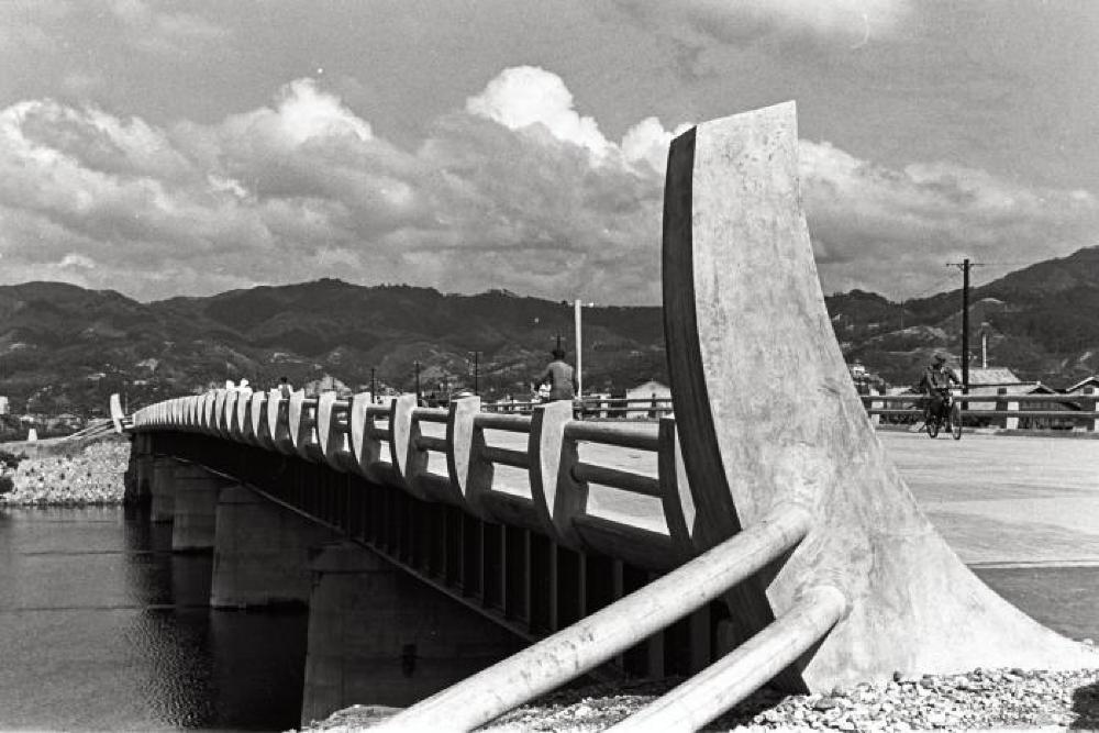 Hiroshima Bridge Railings; Hiroshima, Japan
Yuku (to depart); west bridge 