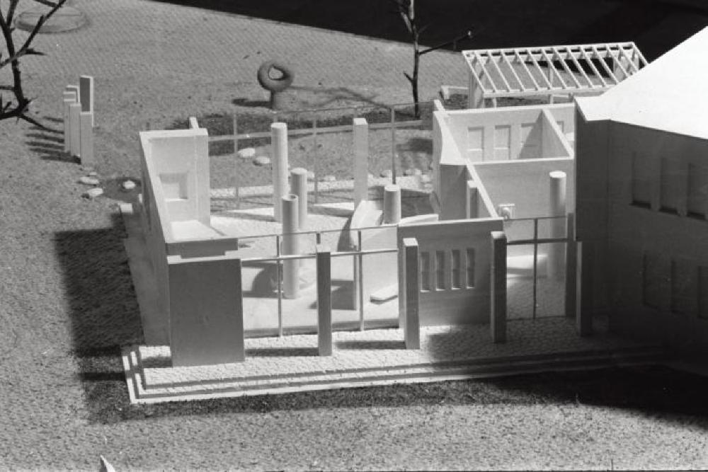 Installation view of "Isamu Noguchi," Mitsukoshi Department Store exhibition (Nihombashi Head Store); Model for Faculty Room and Garden, Shin Banraisha, Keio University