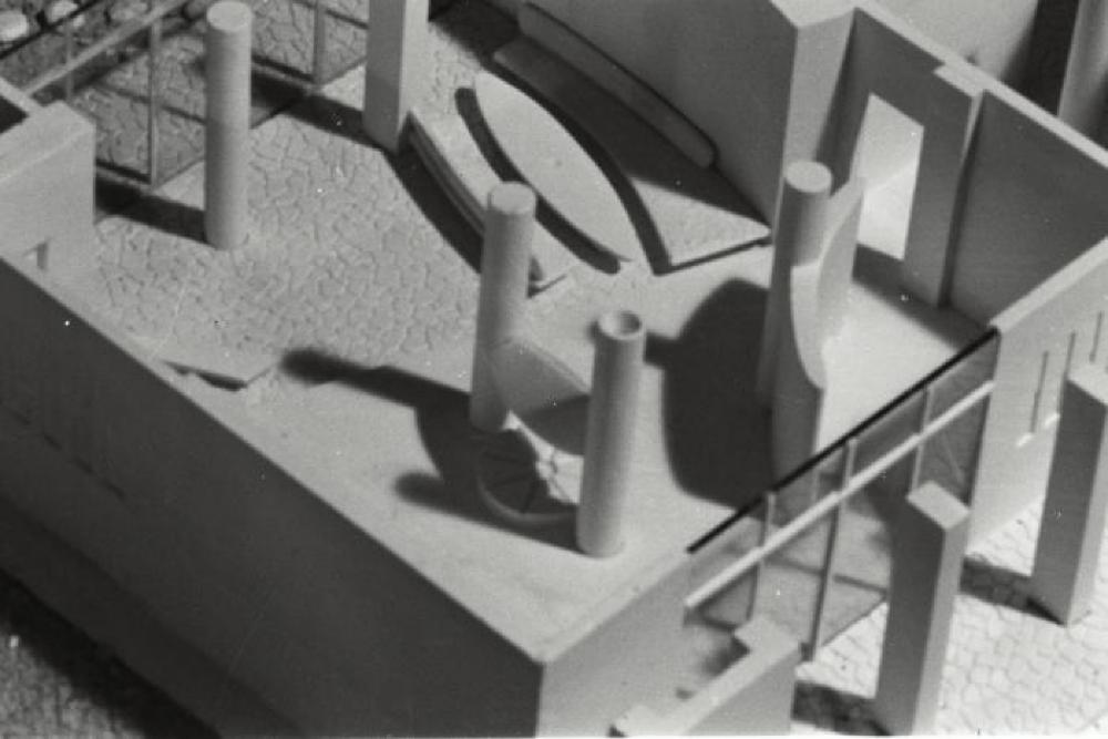 Installation view of "Isamu Noguchi," Mitsukoshi Department Store exhibition (Nihombashi Head Store); Model for Faculty Room and Garden, Shin Banraisha, Keio University