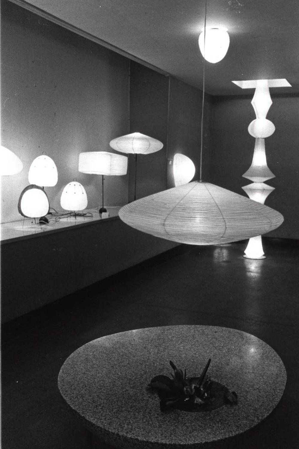 Installation view of "Isamu Noguchi Exhibition," Chuo Koron Gallery 