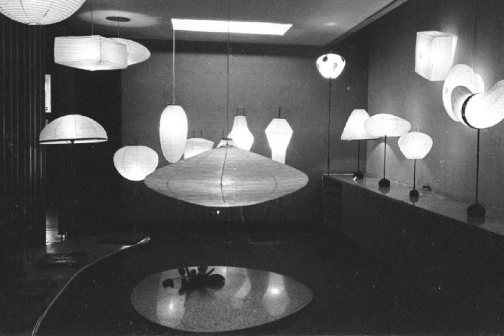 Installation view of "Isamu Noguchi Exhibition," Chuo Koron Gallery