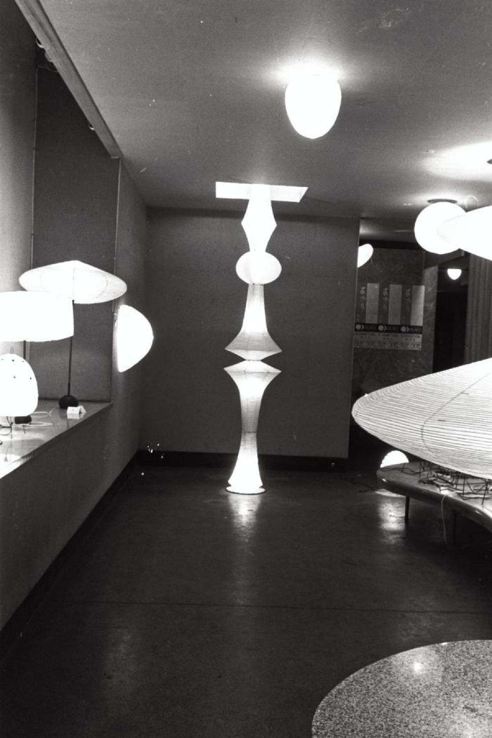 Installation view of "Isamu Noguchi Exhibition," Chuo Koron Gallery 