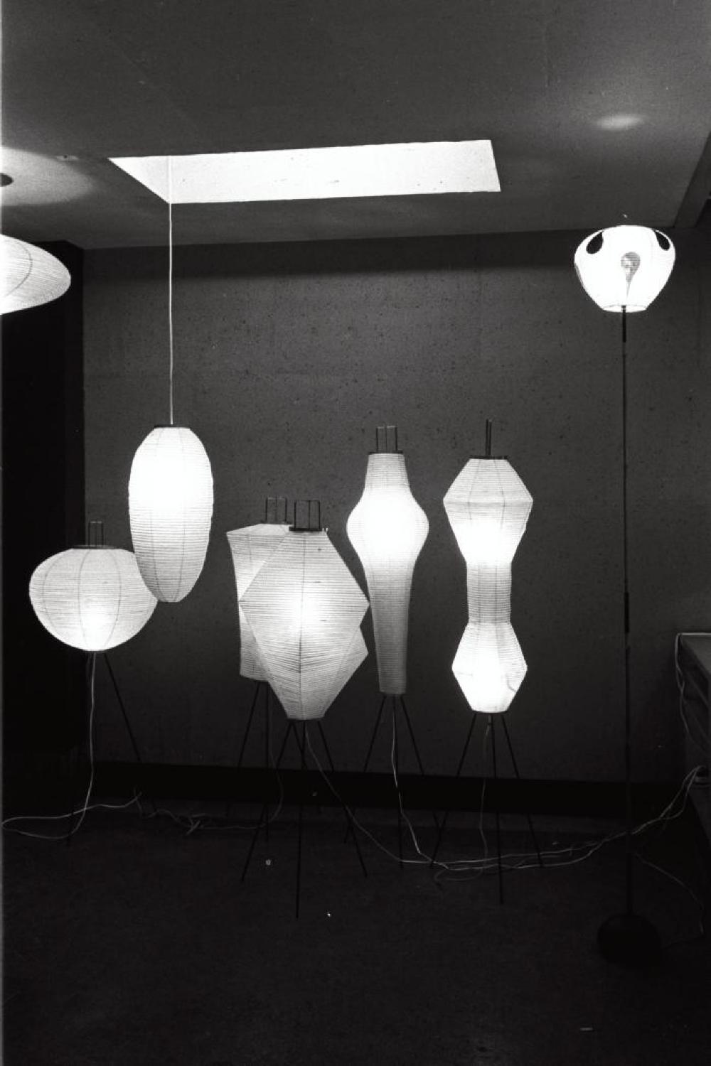 Installation view of "Isamu Noguchi Exhibition," Chuo Koron Gallery 