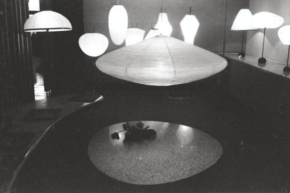 Installation view of "Isamu Noguchi Exhibition," Chuo Koron Gallery 