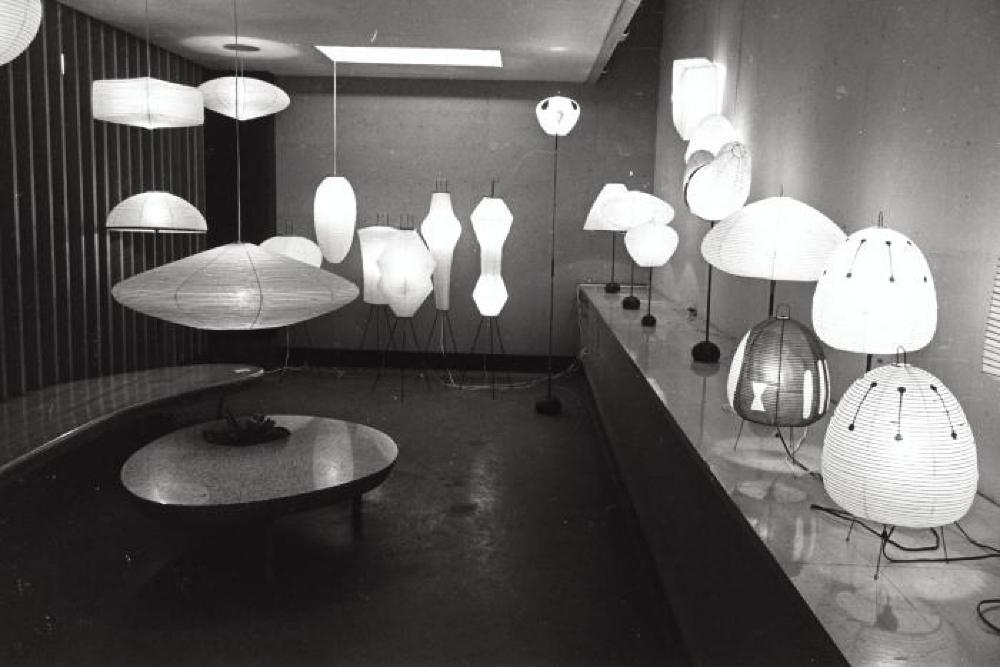 Installation view of "Isamu Noguchi Exhibition," Chuo Koron Gallery 