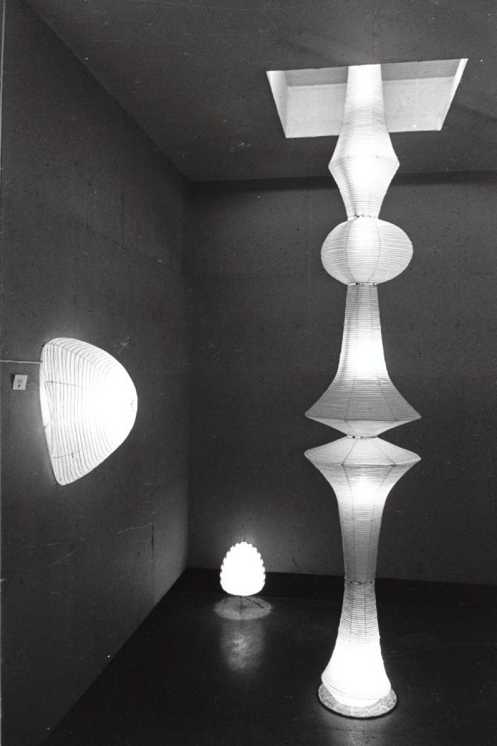 Installation view of "Isamu Noguchi Exhibition," Chuo Koron Gallery 