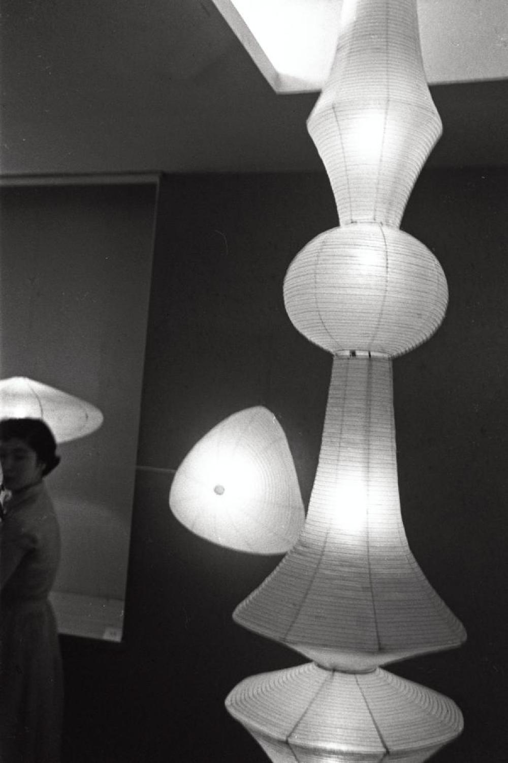 Installation view of "Isamu Noguchi Exhibition," Chuo Koron Gallery 