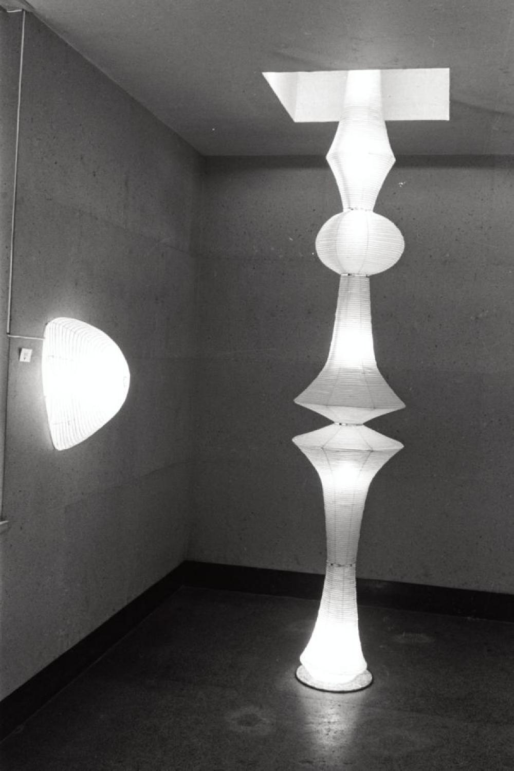 Installation view of "Isamu Noguchi Exhibition," Chuo Koron Gallery 