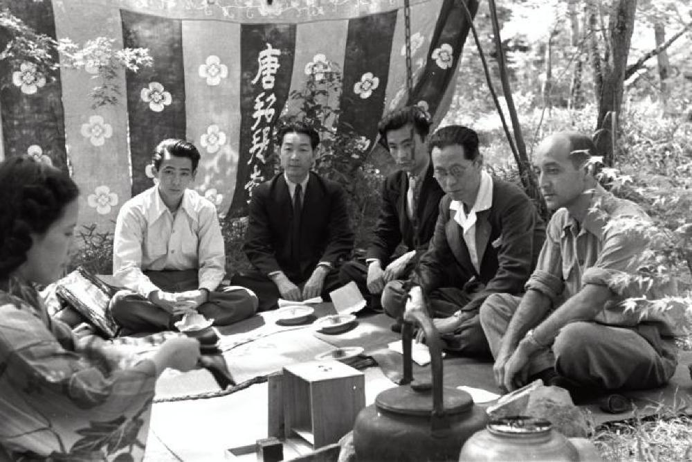 Travel photo- outdoor tea ceremony (nodate) with Michio Noguchi, Saburo Hasegawa &amp; Noguchi
