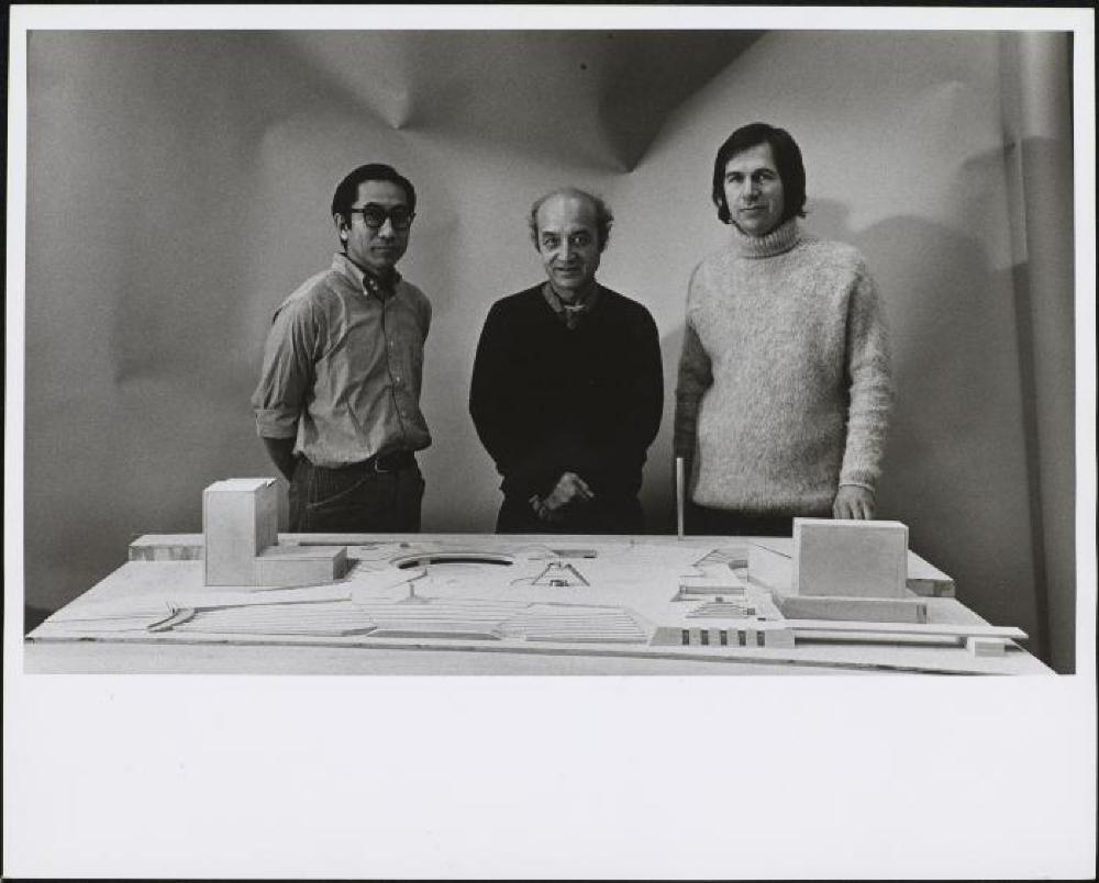 Isamu Noguchi, Shoji Sadao with model of Hart Plaza