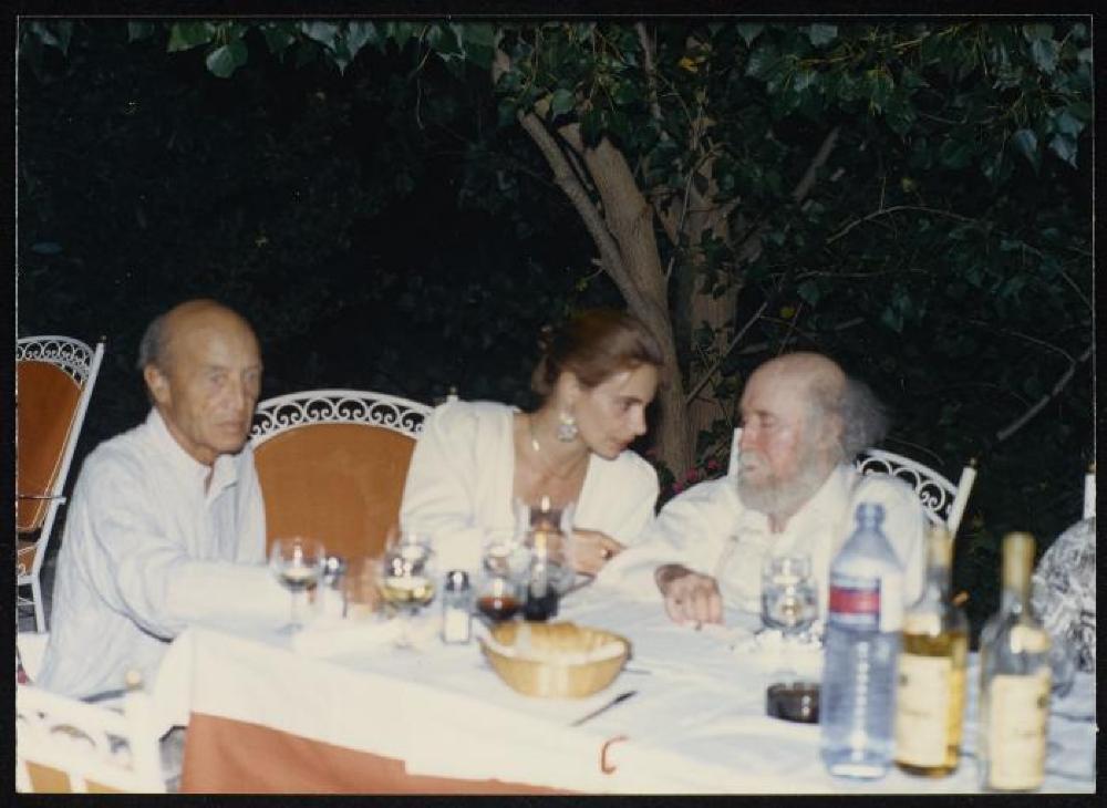 Isamu Noguchi, Katerina Koskina and Yiannis Tsarouchis in a taverna at Delphi, Greece