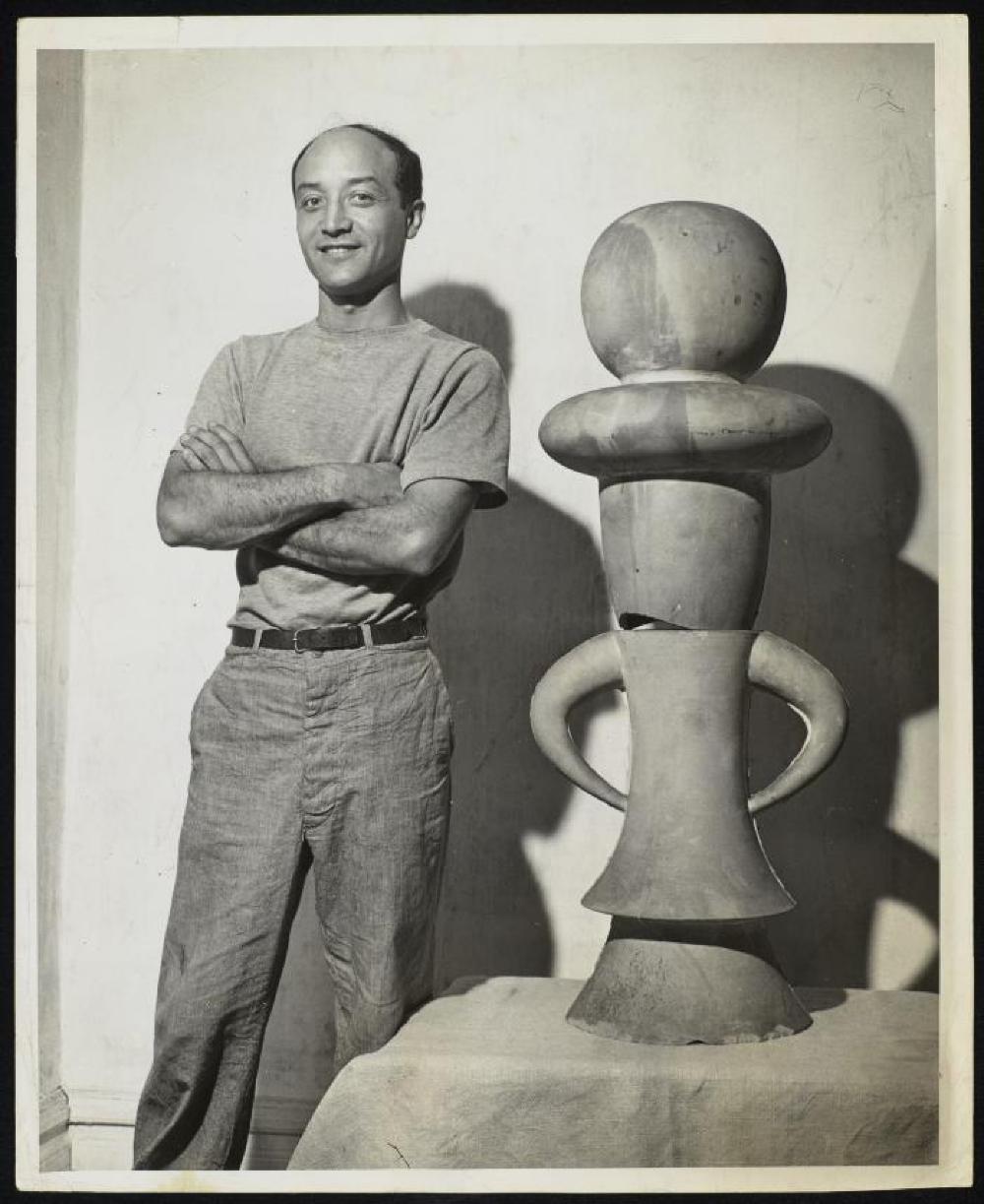 Isamu Noguchi with The Queen (1931) in his MacDougal Alley studio