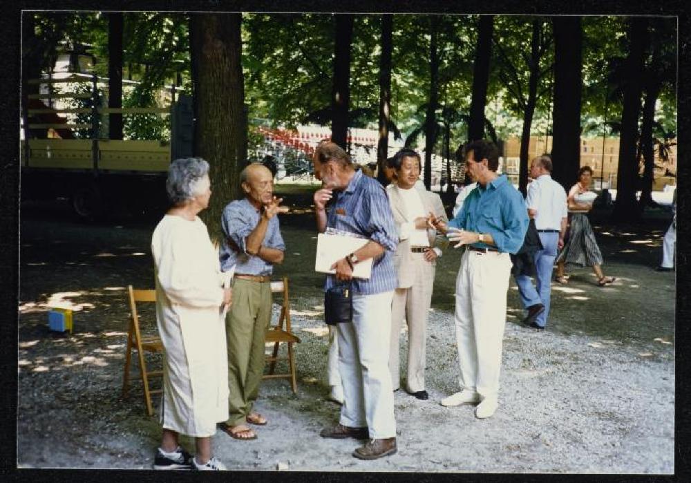 Noguchi with Ailes Spinden, Arata Isozaki, Arne Glimcher and others at "Isamu Noguchi: What is Sculpture?" 1986 Venice Biennale