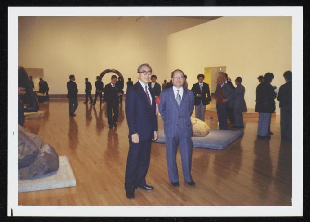 Shoji Sadao with unknown man at "Dear Heartfelt Friend, Isamu Noguchi," Marugame Genichiro-Inokuma Museum of Contemporary Art (MIMOCA) 