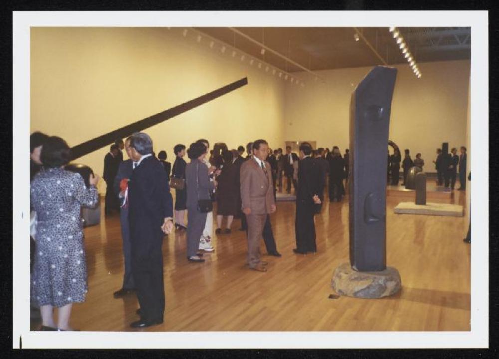 Crowd at "Dear Heartfelt Friend, Isamu Noguchi," Marugame Genichiro-Inokuma Museum of Contemporary Art (MIMOCA) 