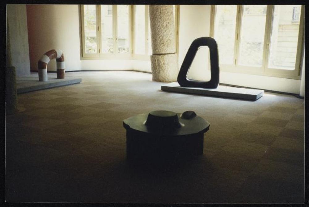 Installation view of "Noguchi," Fundacio Caixa de Catalunya 