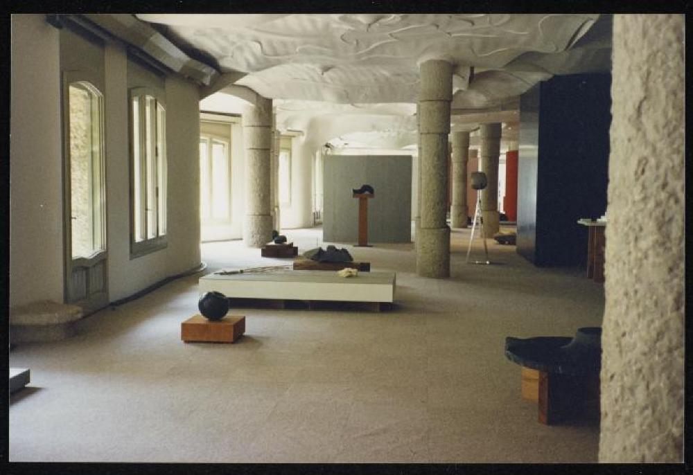 Installation view of "Noguchi," Fundacio Caixa de Catalunya 