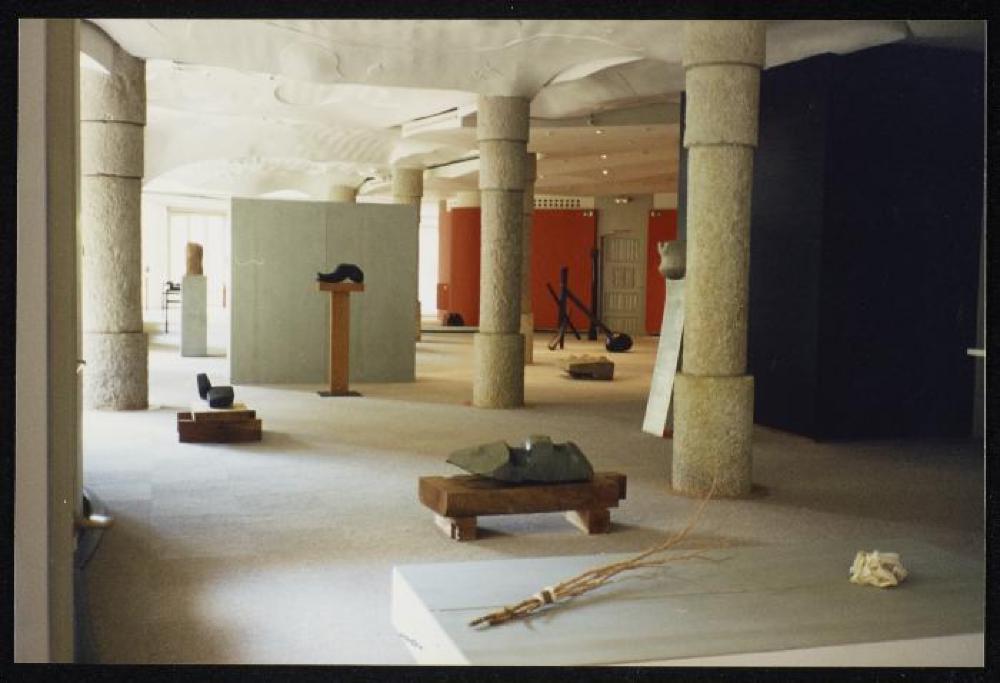 Installation view of "Noguchi," Fundacio Caixa de Catalunya 