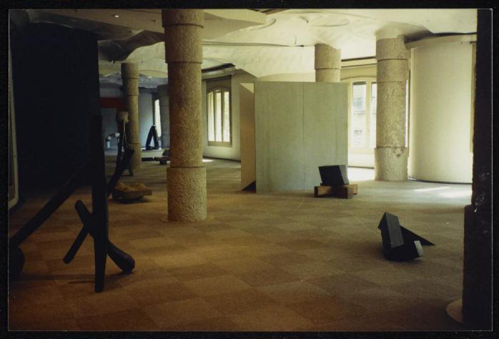 Installation view of "Noguchi," Fundacio Caixa de Catalunya 