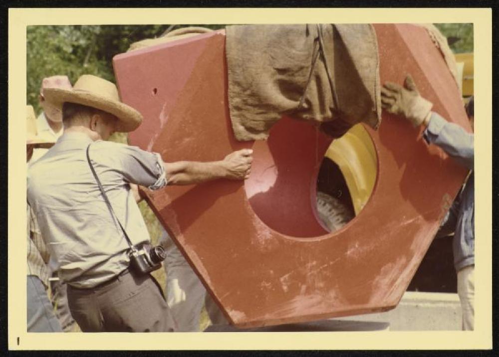 Installation of Octetra at "First International Exhibition of Modern Sculpture," Hakone Open Air Museum, Japan