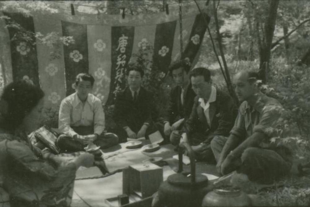 Travel Photograph - Michio Noguchi, Saburo Hasegawa and Isamu Noguchi and others at outdoor tea ceremony (nodate)