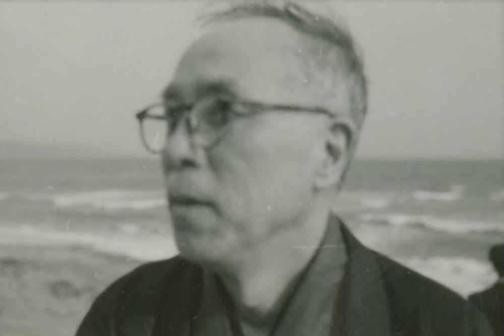 Travel Photograph; Novelist and painter Ikuma Arishima, Inamuragasaki, Japan